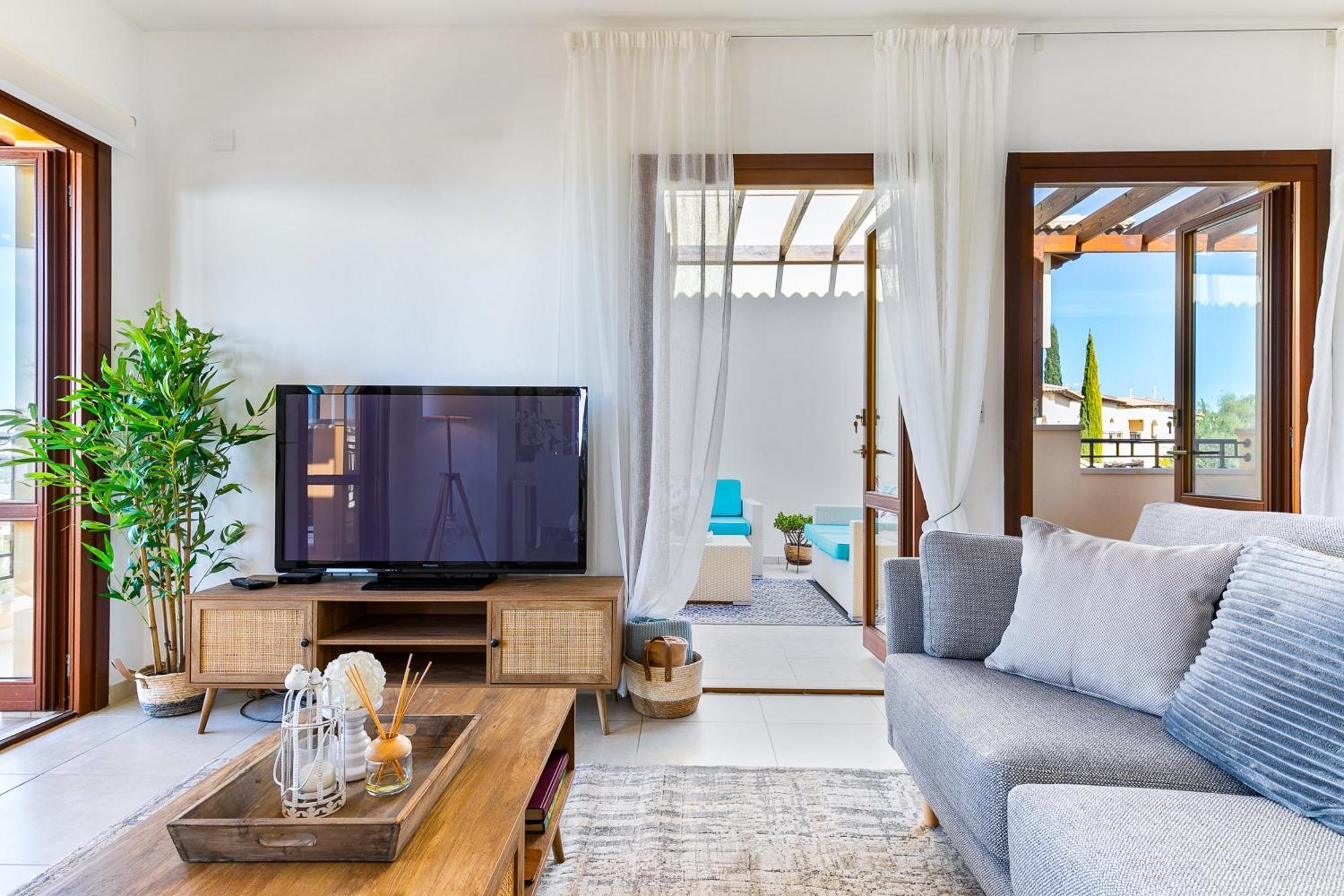 1 Bedroom Apartment Pyrgos With Beautiful Sea And Sunset Views, Aphrodite Hills Resort Kouklia Buitenkant foto