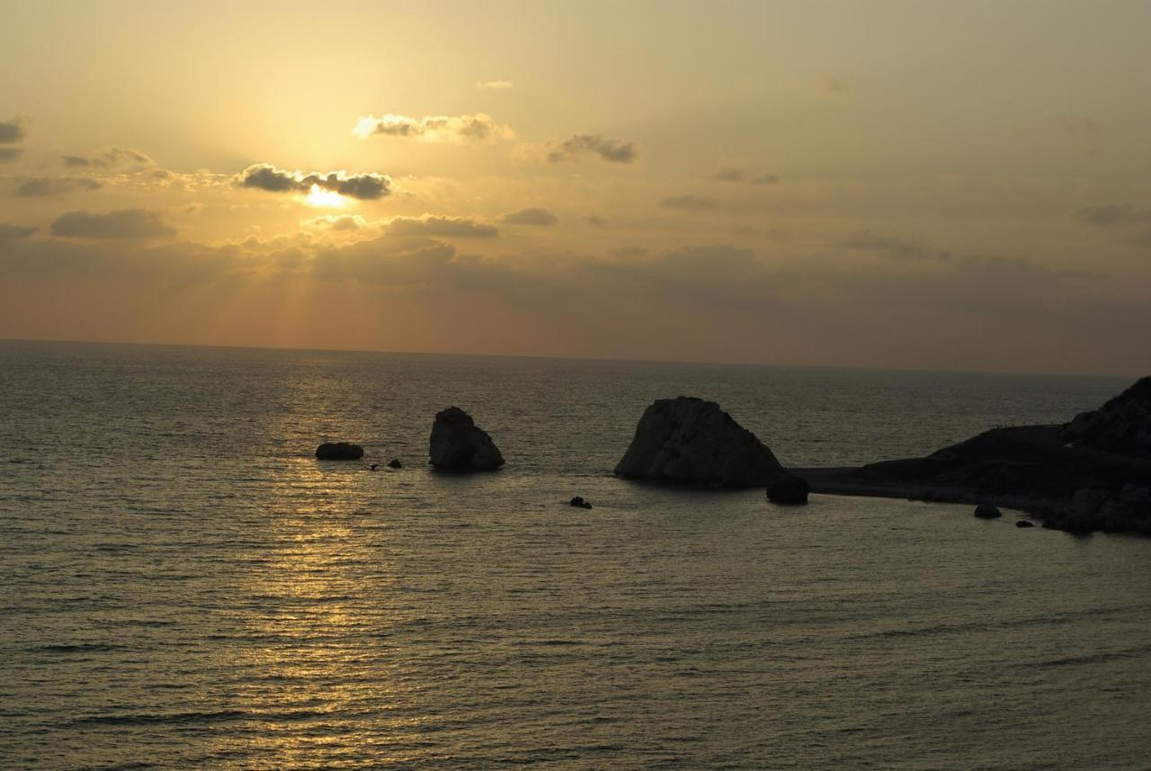 1 Bedroom Apartment Pyrgos With Beautiful Sea And Sunset Views, Aphrodite Hills Resort Kouklia Buitenkant foto